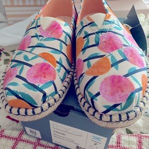NIB Tom’s Striped/Citrus Print Espadrille Flats